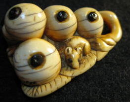 AKAEBISU-DOU TANAGOKORO "SQUIRREL and grapes"netsuke EDO period,FOR SALE