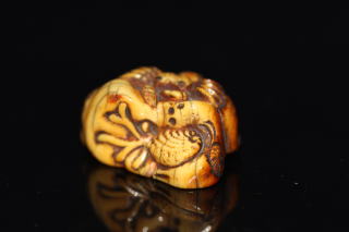 AKAEBISU-DOU TANAGOKORO "Crab on the shore"netsuke EDO period,FOR SALE