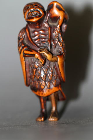 Gama sennin Chinese hermit boxwood netsuke EDO peirod