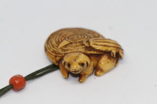 Puppy dog playing with straw hat netsuke EDO peirod