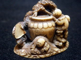 The boy Break the jar netsuke Norishige signed 1