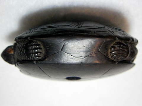 akaebisu-dou Fossil wood? Turtle Netsuke SEKISHU 85YEARS OLD signed 4