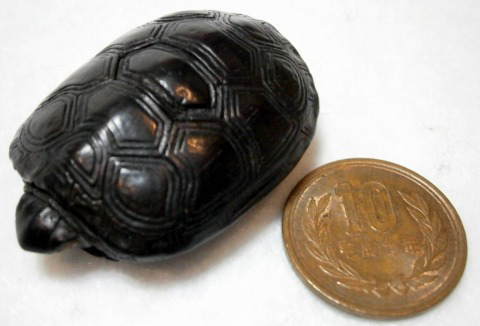 akaebisu-dou Fossil wood? Turtle Netsuke SEKISHU 85YEARS OLD signed 0