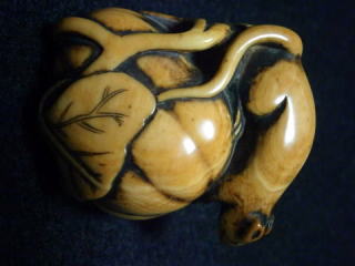 middle Edo period pumpkin and mouse netsuke６