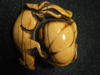 middle Edo period pumpkin and mouse netsuke５