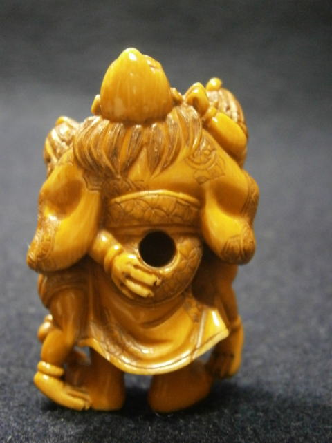 SHOKI THE DAMON KILLER AND TWO GOBLIN NETSUKE JPG02