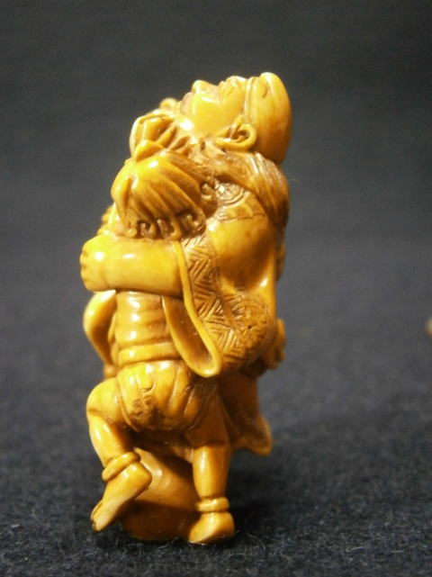 SHOKI THE DAMON KILLER AND TWO GOBLIN NETSUKE JPG04