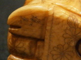 SITTING LITTLE GIRL NETSUKE TAISHO PERIOD3