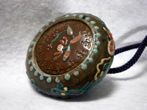 AKAEBISUDOU PORCELIN MANJYU NETSUKE EDO ERA JPG01