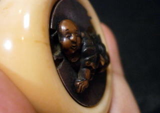 AKAEBISU-DOU PAGE OF KAGAMIBUTA MANJYU TYPE NETSUKE FIGURE OF CHINESE CHILD тȂ ]ˎ@@W\t@q̐}11